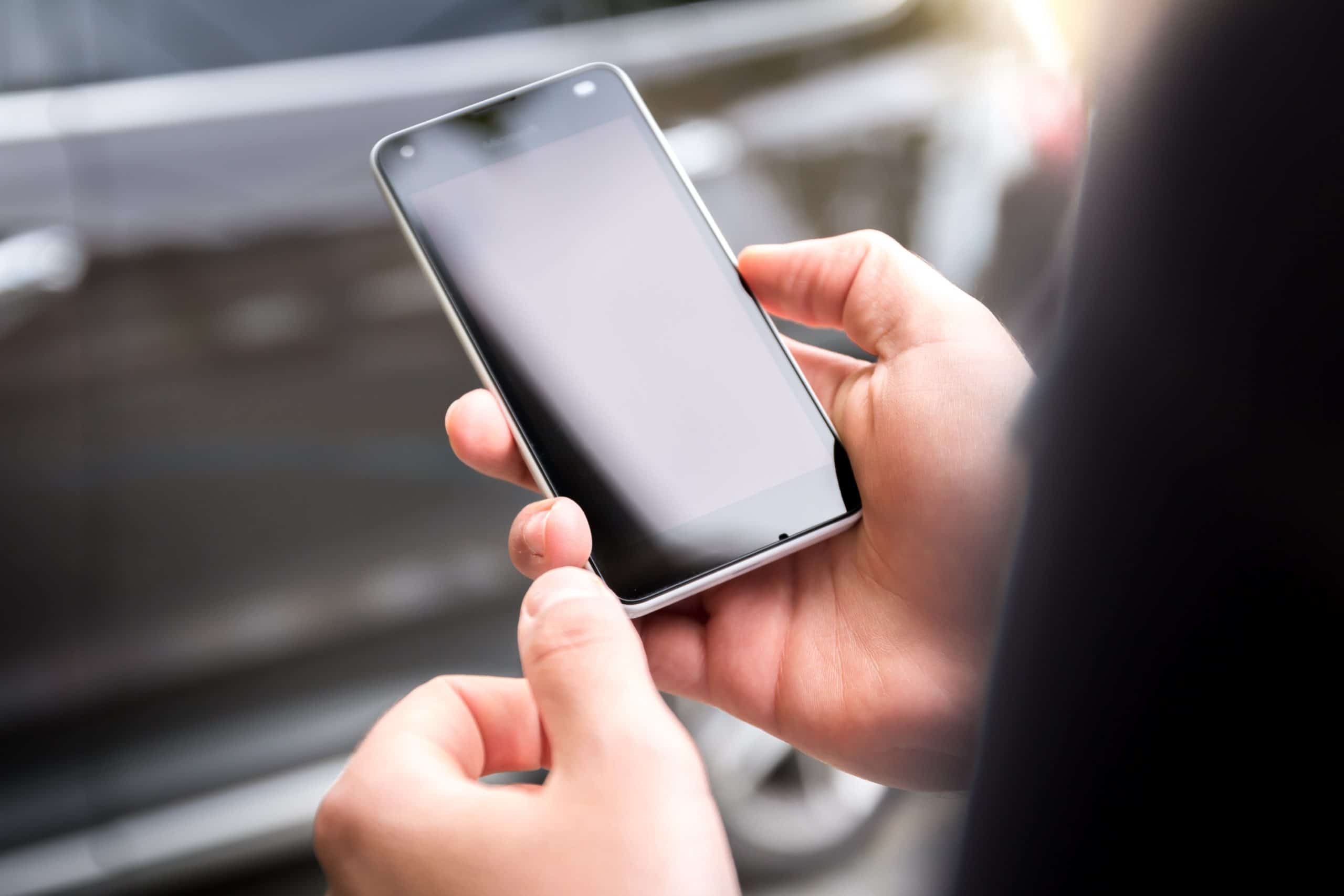 smartphone mobile work hand man technology 1205069 pxhere.com scaled